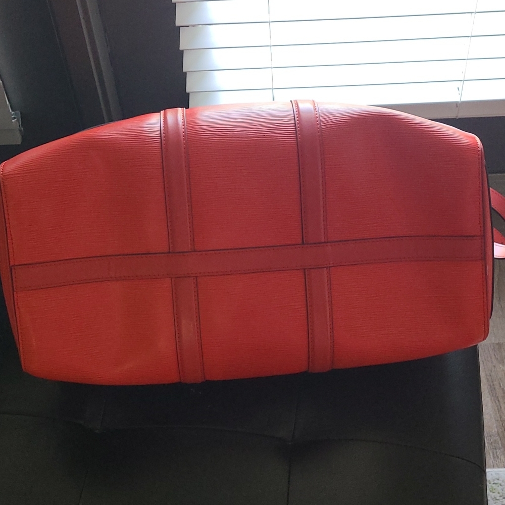 Authentic Louis Vuitton Supreme red duffle bag - Picture 5 of 5